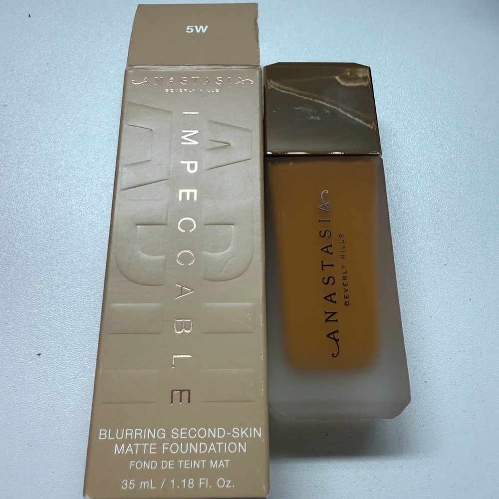 Anastasia Beverly Hills Impeccable Matte Foundation - 5W